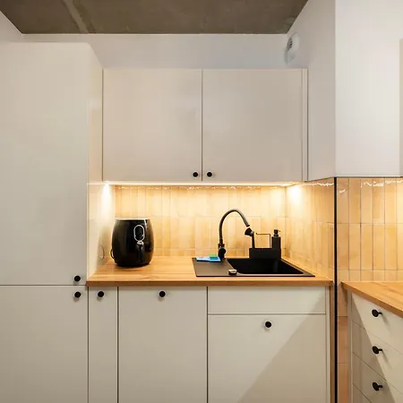 Wolowa Modern By Bookinghost * Łódź