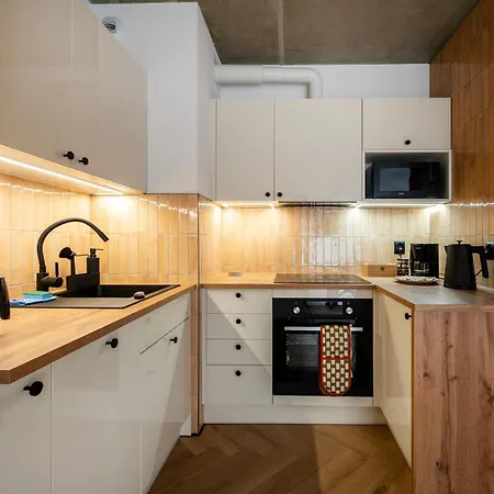 Wolowa Modern By Bookinghost * Łódź